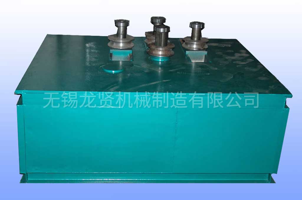 操作員在操作多功能彎管機(jī)應(yīng)注意哪些事項？